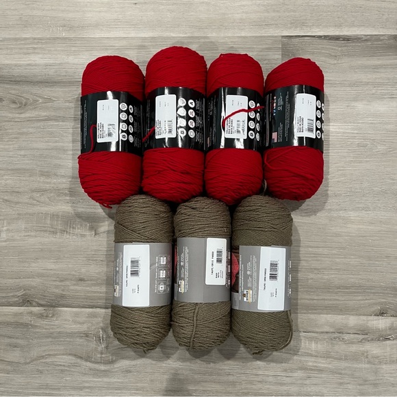 NWT Set of 7 Skeins Red Heart With Love Yarn (4 Red & 3 Taupe) Medium Weight 4 - Picture 5 of 16